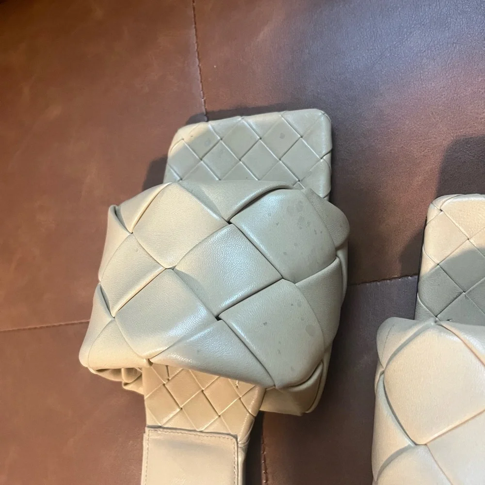 Bottega Veneta Lido Sandals Size 38 Cream Intrecciato Woven Leather Slides - Picture 13 of 16